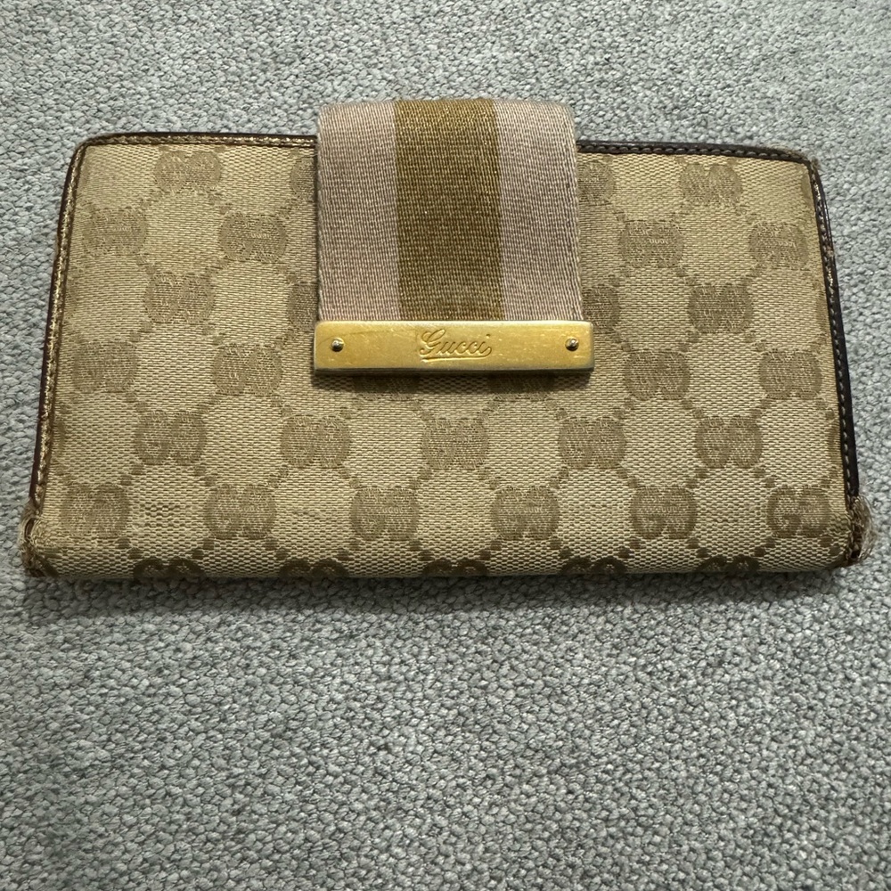 Gucci monogram wallet